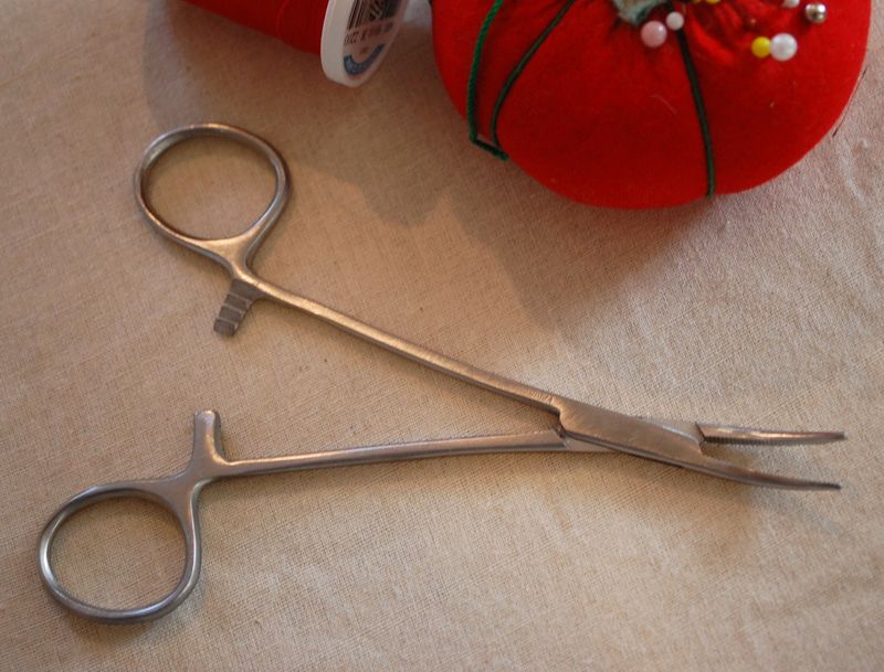 Forceps open