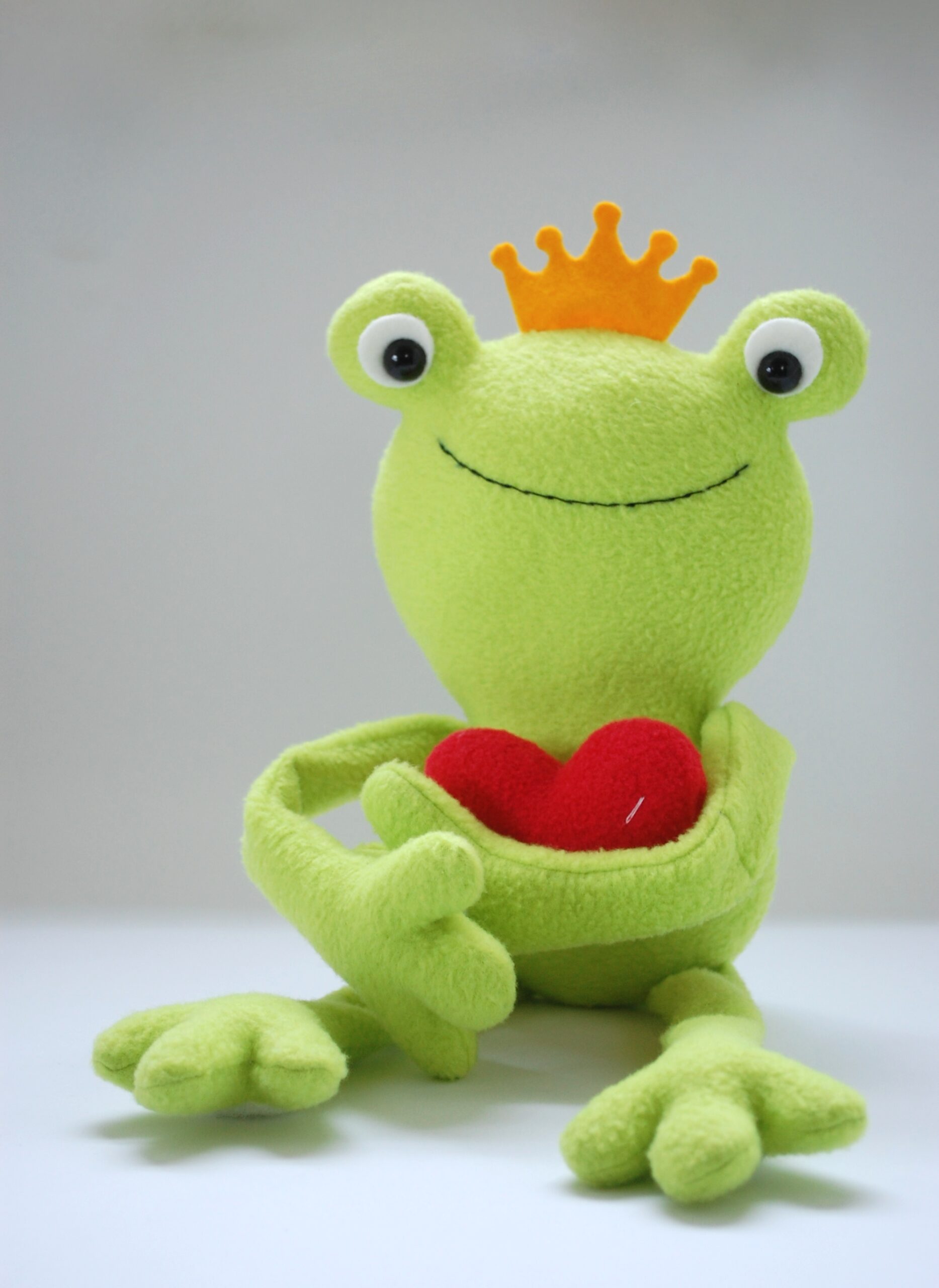 free-pattern-ferdinand-the-frog-whileshenaps-com