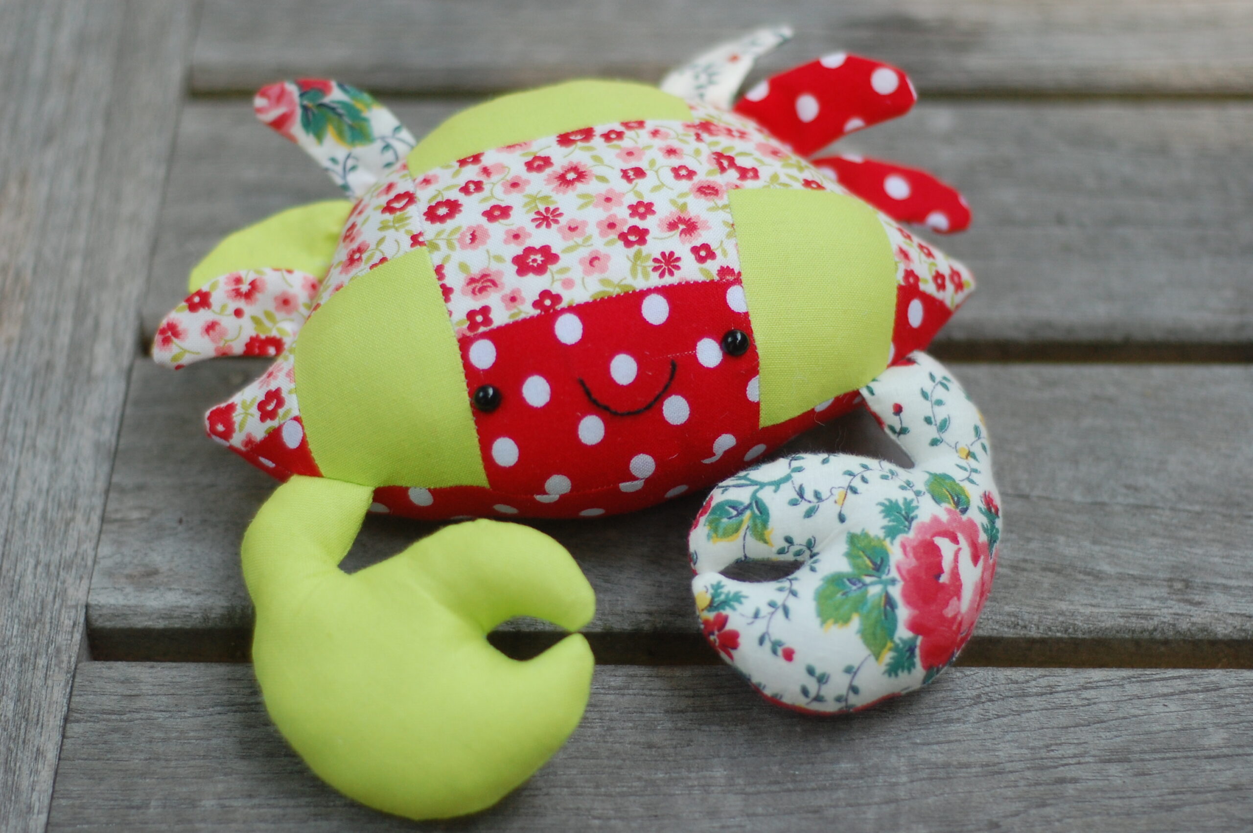 Casey The Crab Free Pattern In Patchwork Whileshenaps