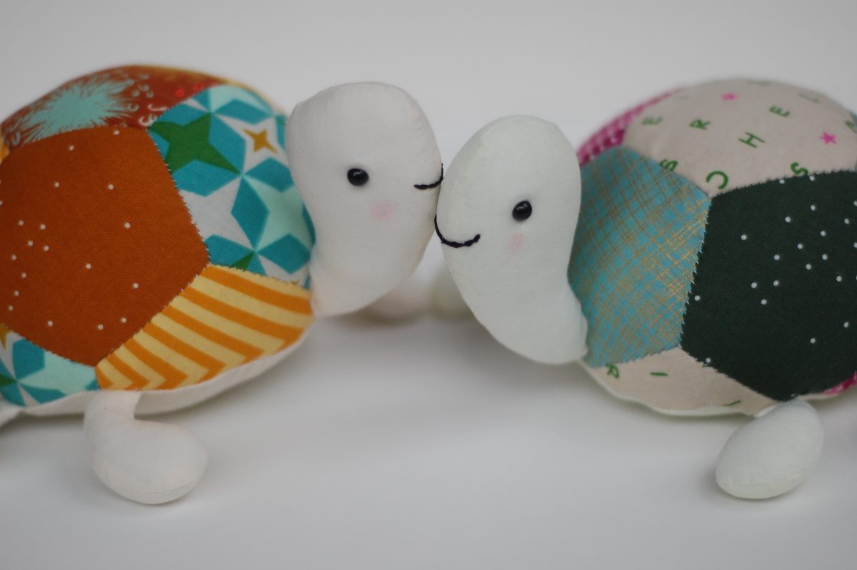 Free English Paper Piecing Pattern: Tilly the Turtle - whileshenaps.com