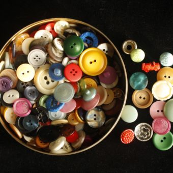 button tin