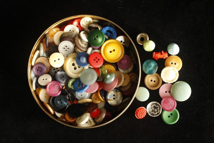 button tin