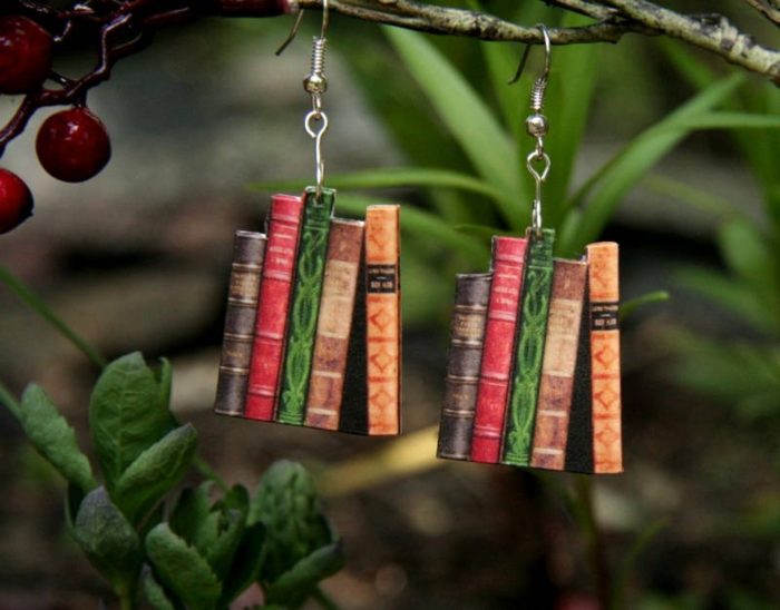 Dangling book earrings with 5 books attached vertically